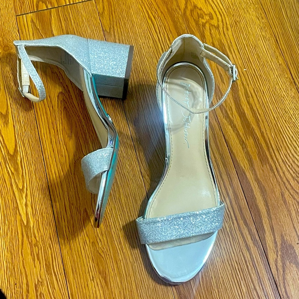 Betsy Johnson Silver Glitter Strappy Heels Size 6 Medium Width
